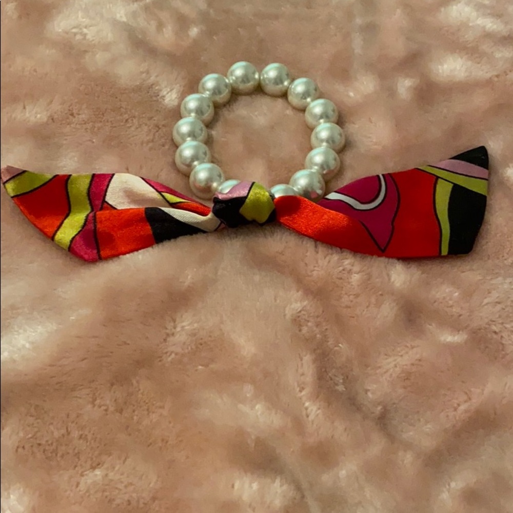 Big pearl elastic bracelet with silk ribbon tie